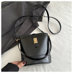 Hand Holding Bucket  Women's One Shoulder Crossbody Bag